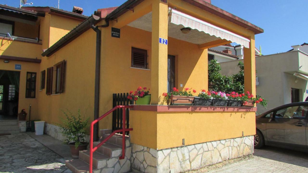 Apartmani Petunia Фажана Екстер'єр фото