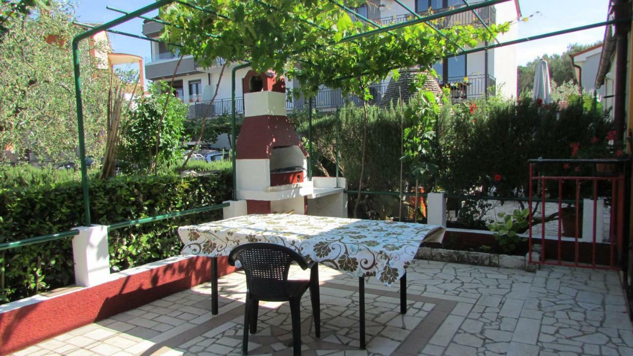 Apartmani Petunia Фажана Екстер'єр фото