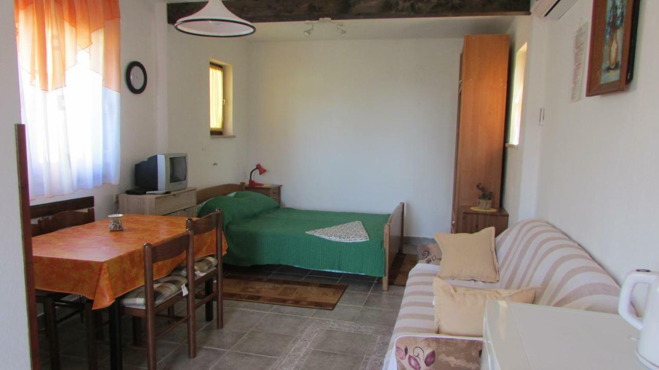 Apartmani Petunia Фажана Екстер'єр фото